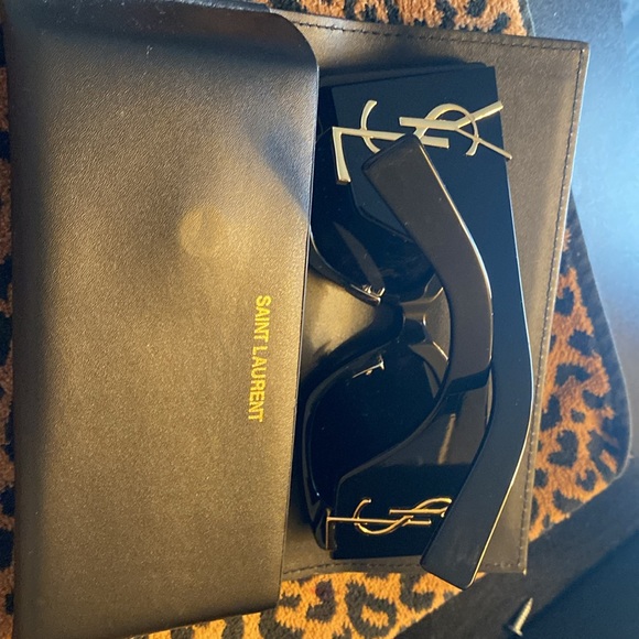 Saint Laurent SLM119F BLAZE 001 Black Oversized Cat Eye Women Sunglasses - Picture 16 of 17